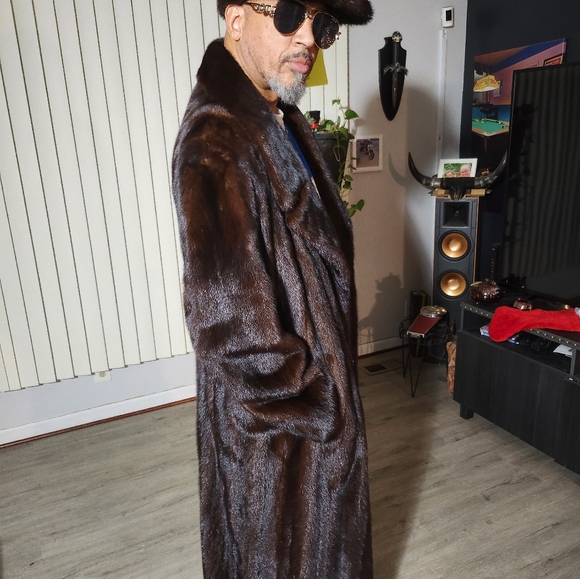 Luxury Extra Long Mahogany Mens Mink  Coat with matching baseball cap - Picture 3 of 4